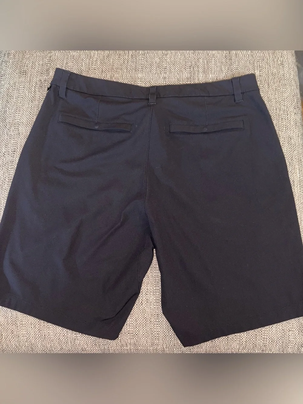 LULULEMON MEN’S BLACK SHORTS SIZE 34 LIKE NEW EUC